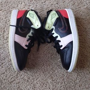 Nike Air Jordan 1 Retro Mid Black Glow